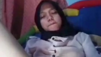 Jilbab Hitam Nina Asanti Colmek Pake Dildo