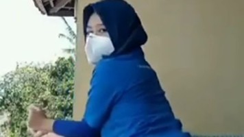 Mbak Kasir Indomaret Pamer Memek di Balkon