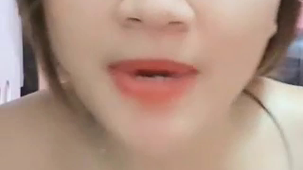 Mbak Cherry Buka Baju TOGE