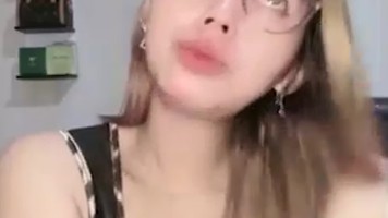 DreamLive Host Pirang Full Bugil